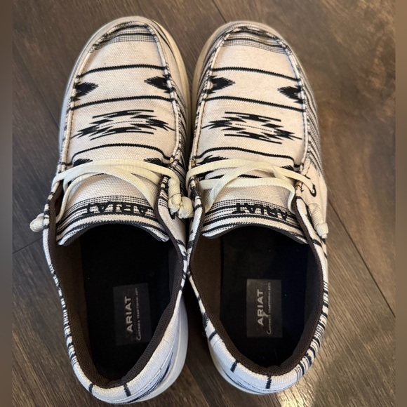 Ariat Shoes - Ariat Hilo Chimayo Cristo Cream Slip On Shoes